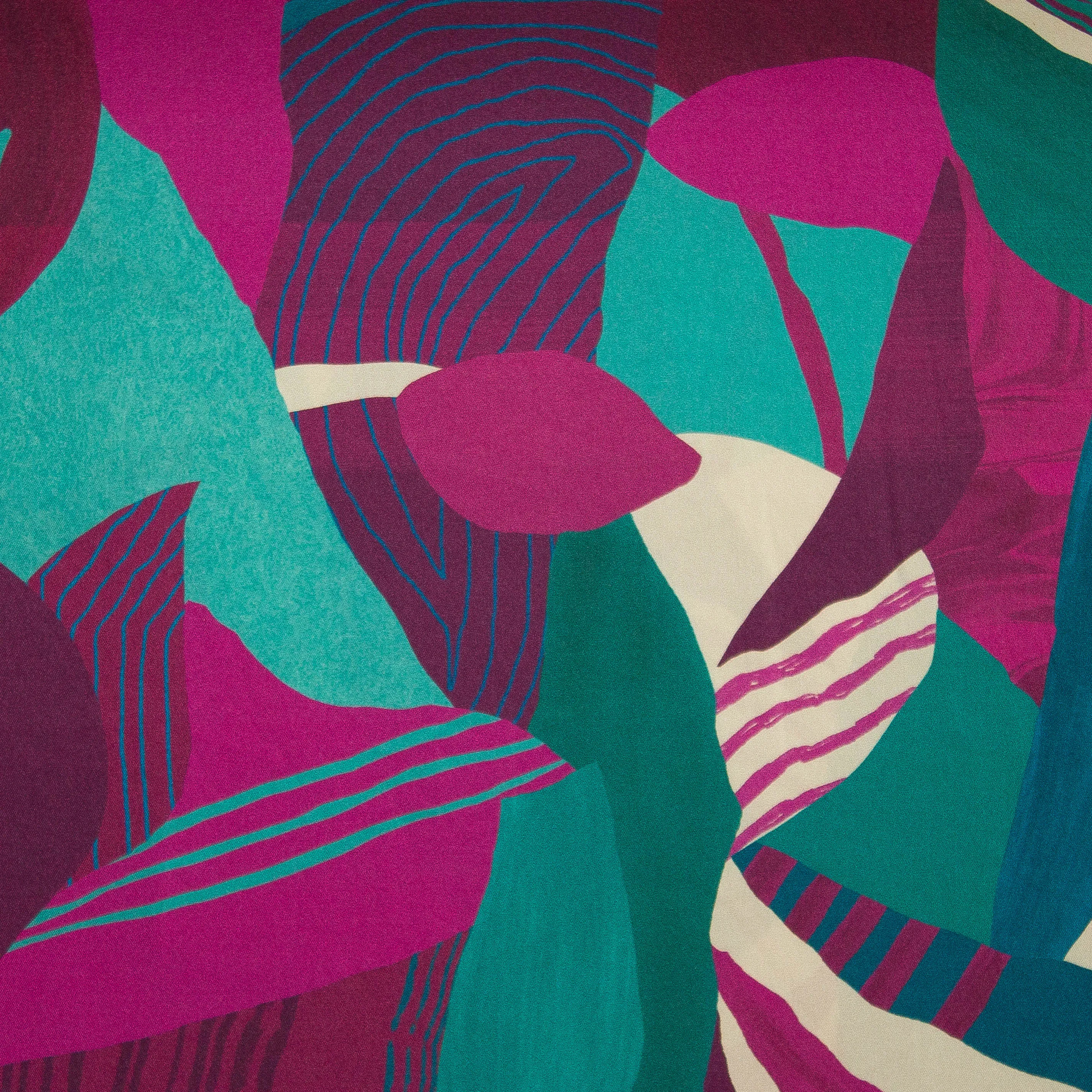 Polyester satijn twill fuchsia petrol met abstract motief